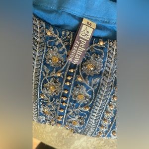 Brand new Medium size Asian/desi outfit. Dm for details